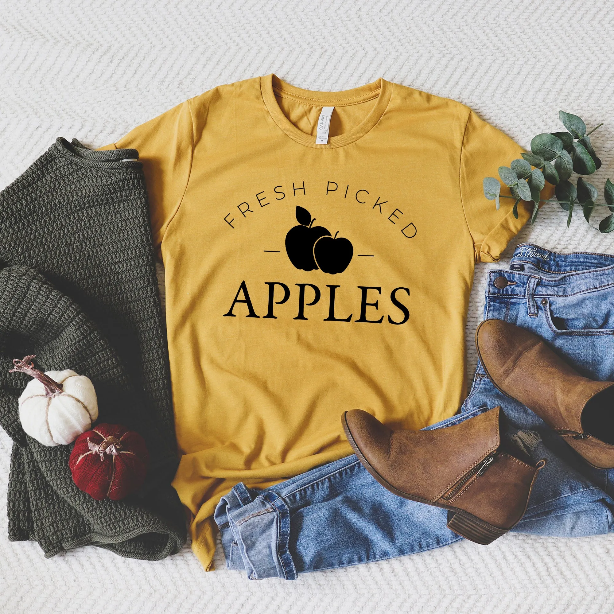 Fresh Picked Apples | Short Sleeve Graphic Tee