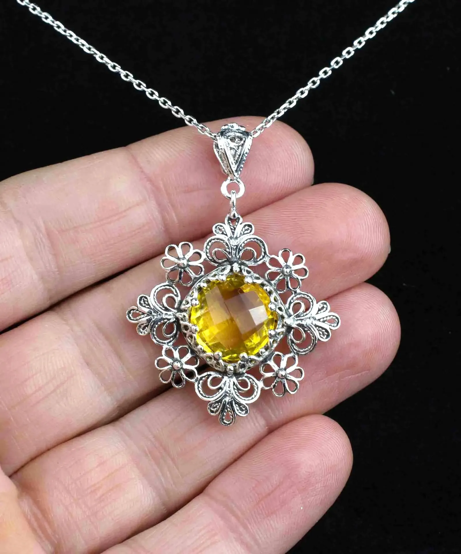 Sunlit Daisy Filigree Art Citrine Gemstone Silver Pendant Necklace - A Touch of Sunshine