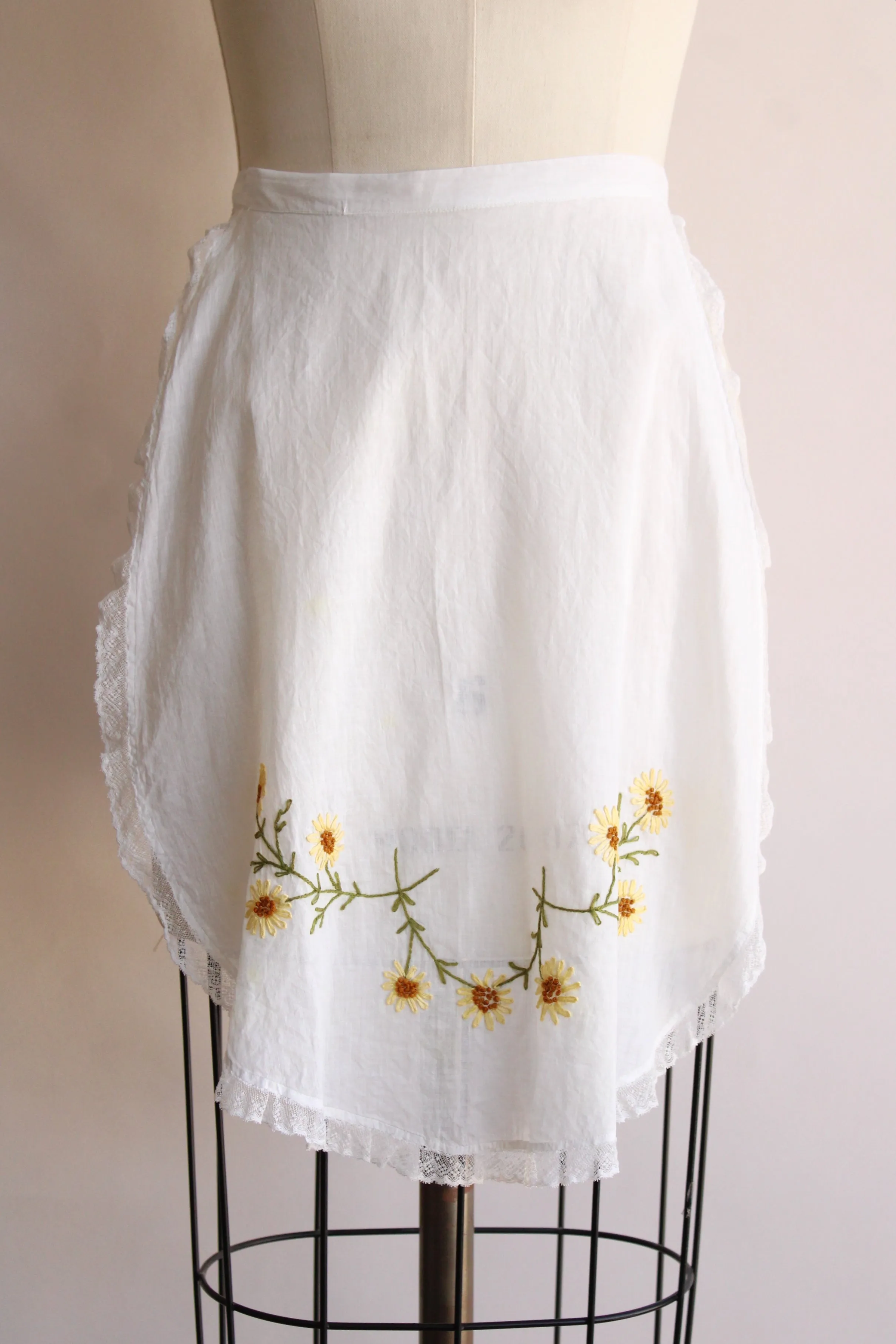 Vintage 1930s 1940s Daisy Embroidered Apron